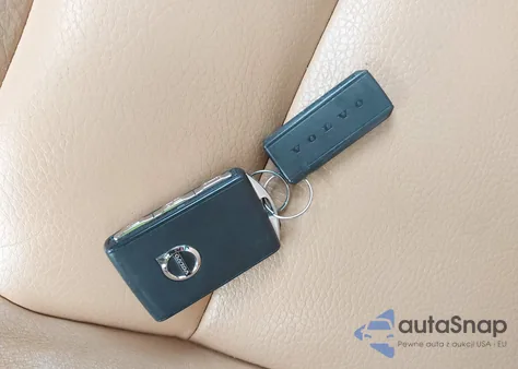 2019 Volvo Xc90 T6 Momentum z USA, uszkodzony, nr VIN YV4A22PK9K1477148